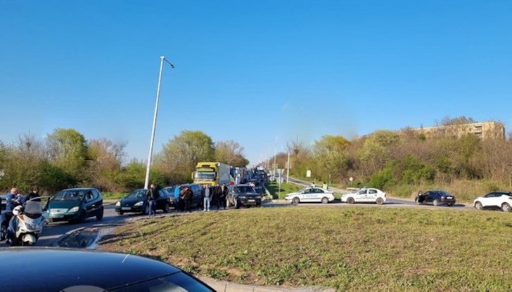 Причина за недоволството са колоните от тежкотоварни камиони Причина за недоволството са колоните от тежкотоварни камиони