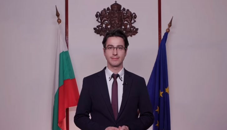 Г-н Министър, нямаше да е никак лошо да се извиниш, а не да въртиш тия фантасмагории с привличането на вниманието Г-н Министър, нямаше да е никак лошо да се извиниш, а не да въртиш тия фантасмагории с привличането на вниманието