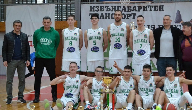 В събота се изиграха двата полуфинала, в които "Олимпия Ямбол" победи "Микс" от София с 94:71 точки