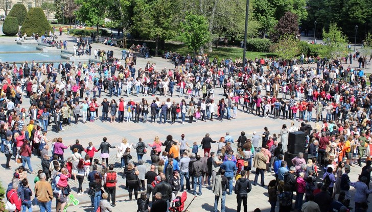 Русенци да заповядат на Великденско хоро!
