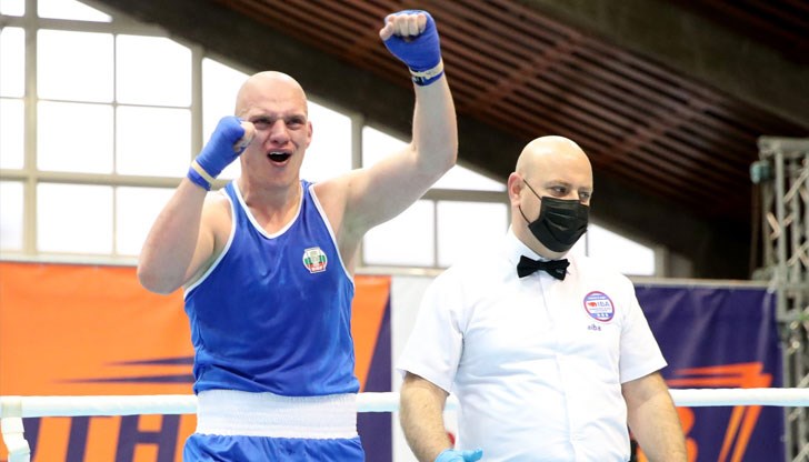 Кирил Борисов (+92 кг), Георги Стоянов (86 кг) и Румяна Александрова (57 кг) се класираха за полуфиналите на шампионата и си гарантираха минимум бронзови отличия Кирил Борисов (+92 кг), Георги Стоянов (86 кг) и Румяна Александрова (57 кг) се класираха за полуфиналите на шампионата и си гарантираха минимум бронзови отличия