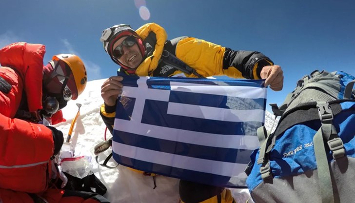 Андонис Сикарис е единственият гръцки алпинист изкачил пет от 14-те осемхилядници, сред които и Еверест