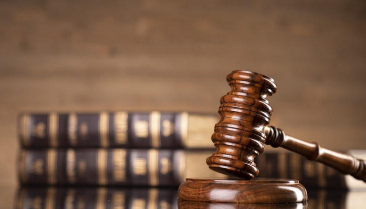 Решението беше взето с гласовете на трима републиканци с 53 на 47 гласа Решението беше взето с гласовете на трима републиканци с 53 на 47 гласа