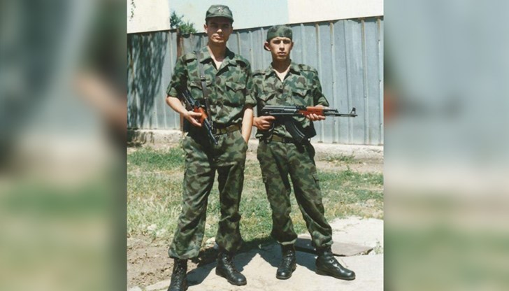 Аз съм ефрейтор от ВВС и служих в ПВО поделение, отбраняващо Варна