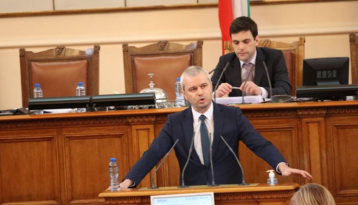 Наблюдаваме разпада на държавността, заяви лидерът на партията Костадин Костадинов