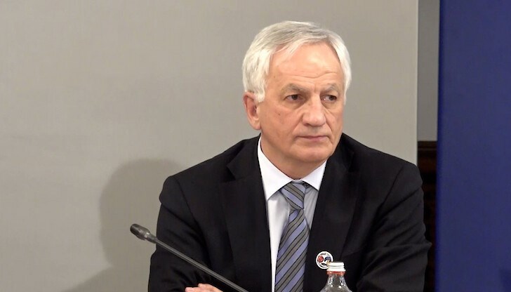 Валери Рачев се оттегля от Оперативната координационна група поради лични причини, казаха от Министерски съвет Валери Рачев се оттегля от Оперативната координационна група поради лични причини, казаха от Министерски съвет