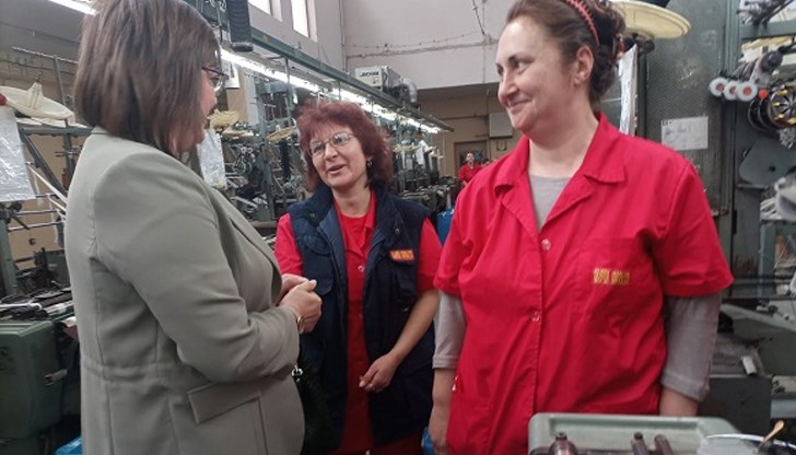 Нинова заяви, че правителството трябва да помага на работодатели, които развиват българското производство и българската икономика