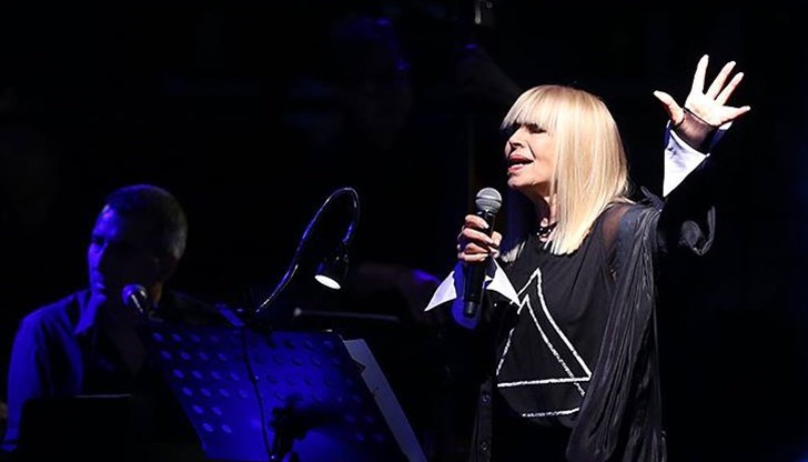 След родния си град Кубрат, певицата ще изнесе концерт тази вечер вечер в Разград