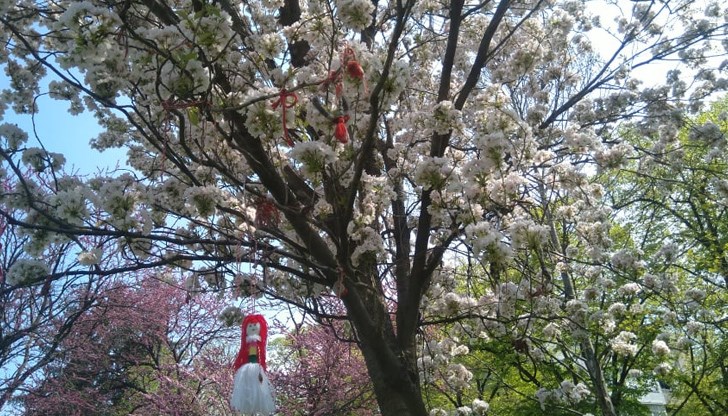 В неделя, на Великден, ще бъде слънчево, с малка вероятност за валежи, но в понеделник и вторник отново ще има превалявания, главно в следобедните часове В неделя, на Великден, ще бъде слънчево, с малка вероятност за валежи, но в понеделник и вторник отново ще има превалявания, главно в следобедните часове