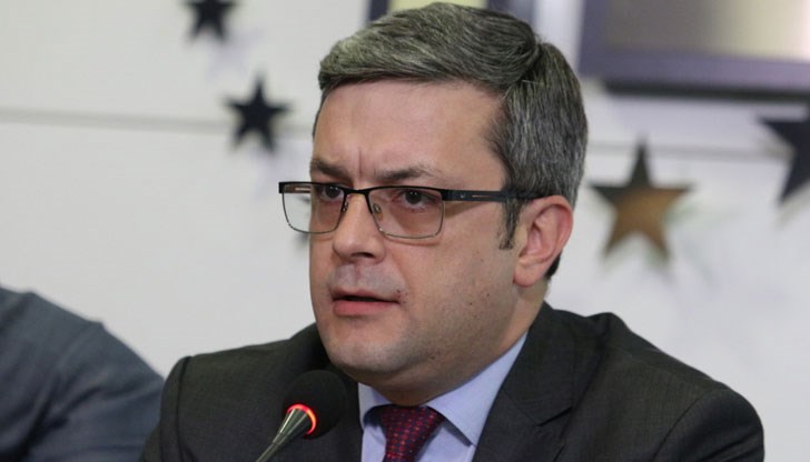 Според него системните партии в това управление трябва да си дадат сметката, че те ще отговарят за всичко Според него системните партии в това управление трябва да си дадат сметката, че те ще отговарят за всичко