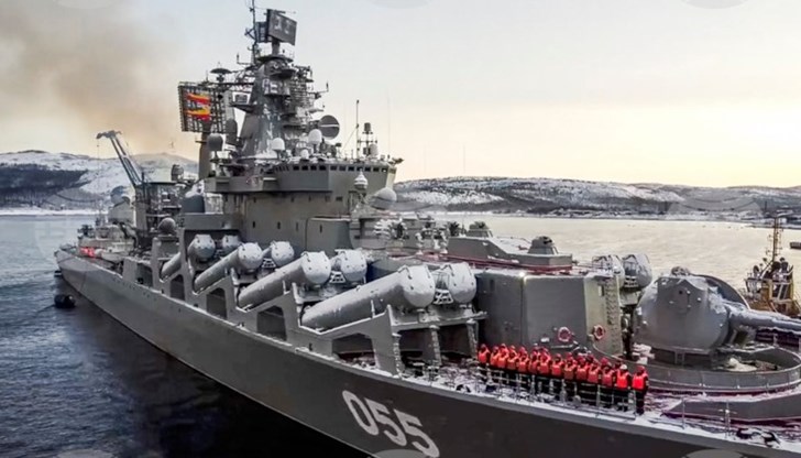 Русия твърди, че е имало взрив на борда на ракетния крайцер "Москва"