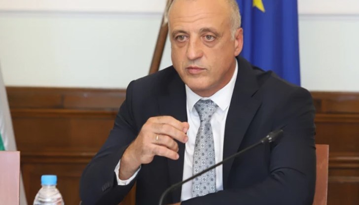 Днес говорителят на кабинета Лена Бориславова обяви, че ще бъде поискана оставката му Днес говорителят на кабинета Лена Бориславова обяви, че ще бъде поискана оставката му