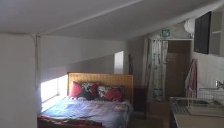 По думите им било студено, тясно, храната била малко, а собственикът ги стресирал