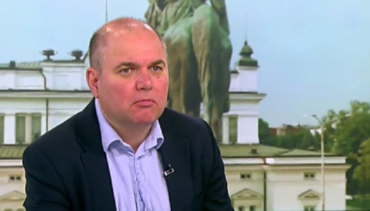 Владислав Панев: Фактът, че един от партньорите внася закон за хартиеното гласуване означава, че се готви за избори Владислав Панев: Фактът, че един от партньорите внася закон за хартиеното гласуване означава, че се готви за избори