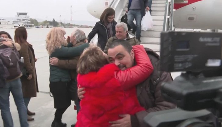 Моряците разказват също, че корабът е бил поразен от осколки. Имало и пробойни по корпуса