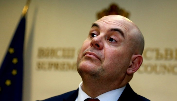 Жалбата на „Боец” беше относно отказа на ВСС да разгледа предложението на бившия правосъден министър Янаки Стоилов за отстраняване на главния прокурор Жалбата на „Боец” беше относно отказа на ВСС да разгледа предложението на бившия правосъден министър Янаки Стоилов за отстраняване на главния прокурор