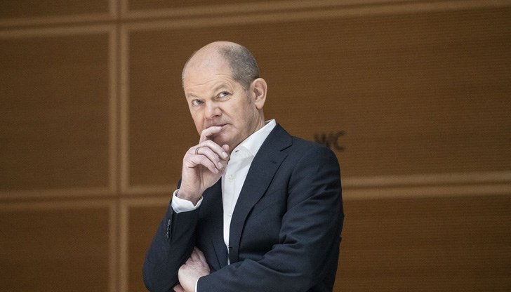 Зеленски пък отговорил, че дори и да се откаже от НАТО, нямало никаква гаранция, че Путин ще спазва споразуменията Зеленски пък отговорил, че дори и да се откаже от НАТО, нямало никаква гаранция, че Путин ще спазва споразуменията