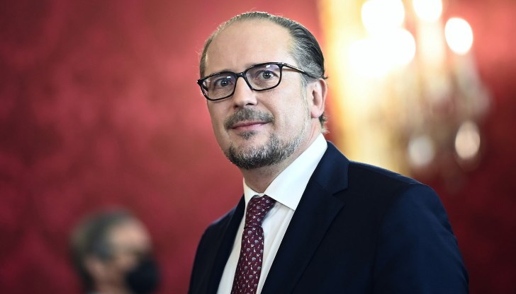 Австрийският външен министър аргументира позицията си с мотива, че има държави от Западните Балкани, които са изминали много по-дълъг път към кандидатурата