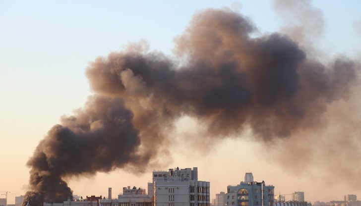 Възпламенили се кабели под земята предизвикали експлозията