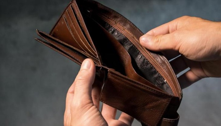 Само по себе си административното покачване на минималната работна заплата не води до общо повишаване на доходите