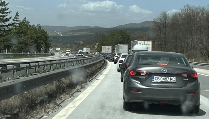 Трафикът в последния почивен ден се засилва Трафикът в последния почивен ден се засилва