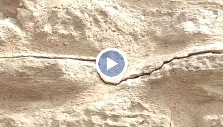 Аз се учудвам, че някои не са разбрали, че има земетресение. Пукнатината много драстично си личи, обясни отецът