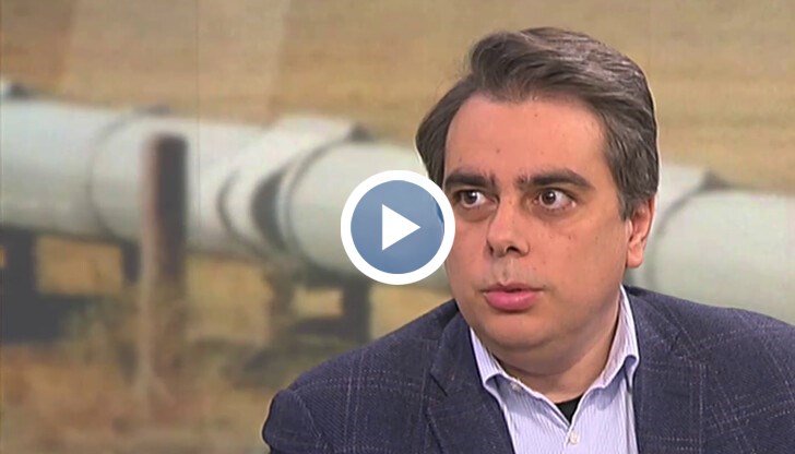 "Това, което се опитваме да направим, е да започнем да си получаваме азерския газ по оригиналния договор. Ако това стане, даже може да има намаление на цената”,  каза Василев