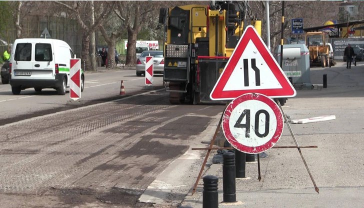 Започна третирането срещу кърлежи, продължава миенето на улици, издадоха заповед за премахване на незаконен строеж...