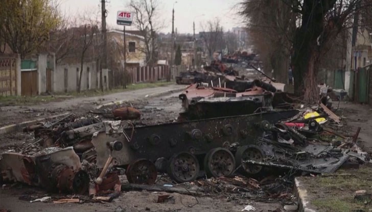 В северните предградия на Киев продължават да се откриват тела в масови гробове
