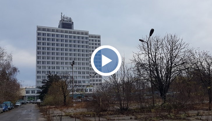 В компанията работят близо 1300 души