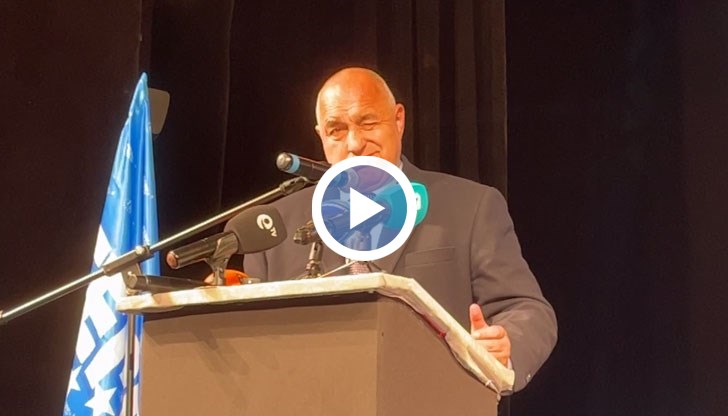 Вождът на ГЕРБ не пропусна да се направи на интересен пред ордата си от бойкопоклоници, като се подиграе на Атанас Атанасов