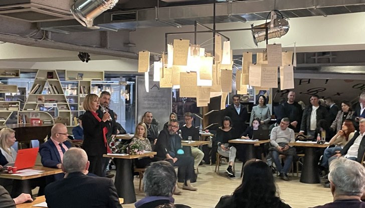 Мая Манолова направи обзор на постигнатото до момента и аргументира решението си за създаването на партия Мая Манолова направи обзор на постигнатото до момента и аргументира решението си за създаването на партия