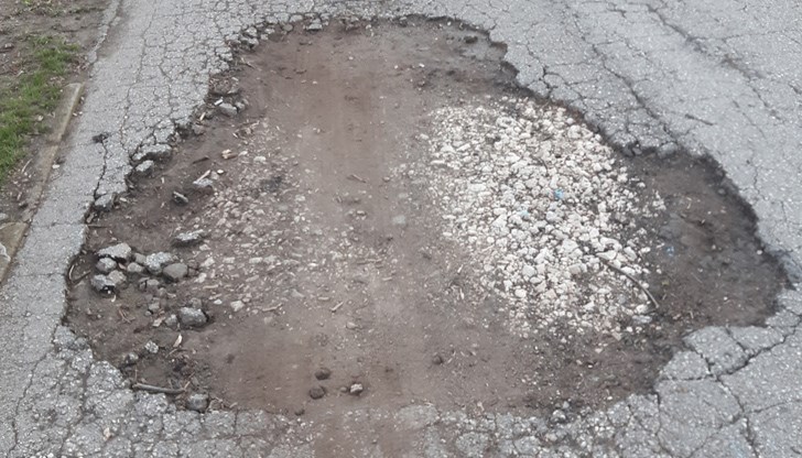 "От редките ми разходки в морските градини на Варна и Бургас не помня толкова лош участък", пише Васил Тодоров