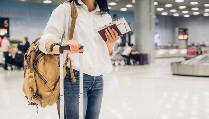 Остават задължителни маските в затворени обществени места и в транспорта