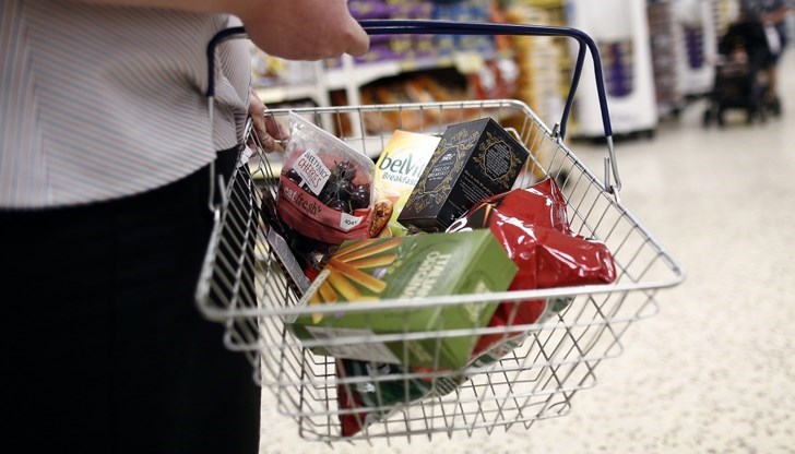 Песимистичният вариант е, ако войната в Украйна продължи по-дълго, а санкциите - най-малко до края на тази година. Тогава ни очаква поне 2 - 3 години нарастване на цените на храните между 3 и 4 пъти, което ще е с над 200%