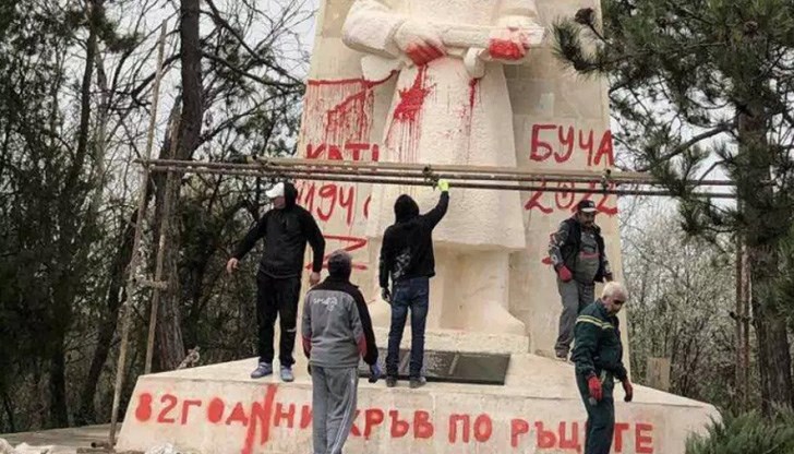 По отношение на България оскверненият паметник е в Добрич