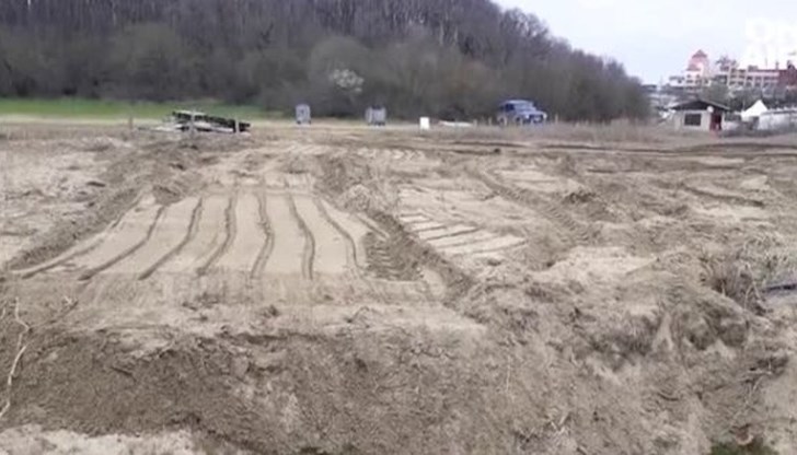 След подаден сигнал на телефон 112, багерът изчезва за минути