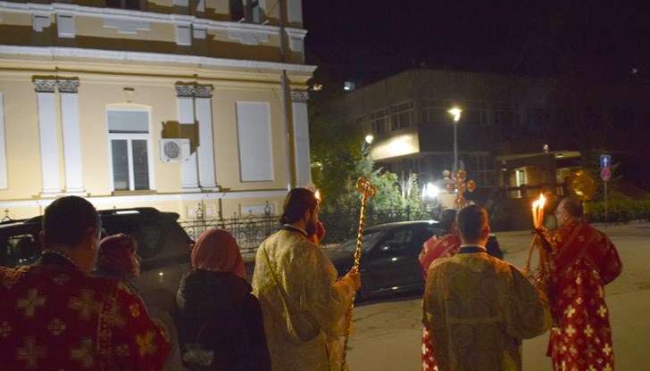 Службата бе оглавена от Тивериополския епископ Тихон в присъствието на митрополит Наум