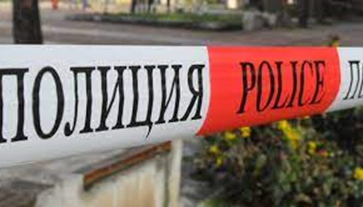 Жената е била установена в безжизнено състояния, а пристигналите на място спешни медици констатирали смъртта й Жената е била установена в безжизнено състояния, а пристигналите на място спешни медици констатирали смъртта й