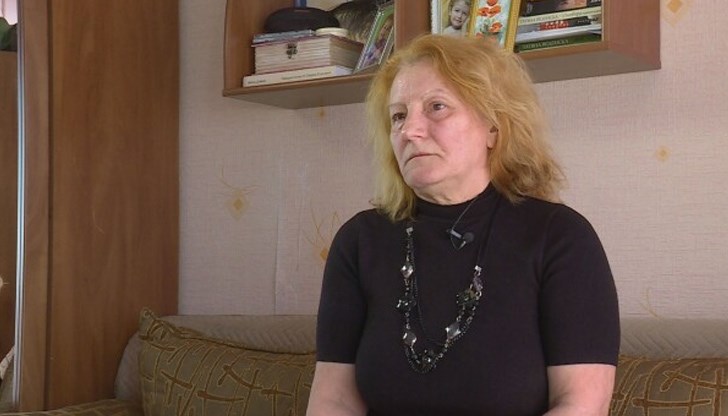 „Видях я, насинена беше, неузнаваема. Толкова много се шокирах. Беше облечена като клошар", казва Марияна за своята майка, починала в старчески дом „Видях я, насинена беше, неузнаваема. Толкова много се шокирах. Беше облечена като клошар", казва Марияна за своята майка, починала в старчески дом