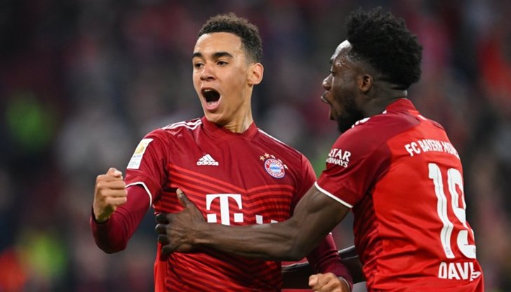 В дербито от 31-ия кръг баварците се наложиха с 3:1 у дома срещу Борусия Дортмунд В дербито от 31-ия кръг баварците се наложиха с 3:1 у дома срещу Борусия Дортмунд