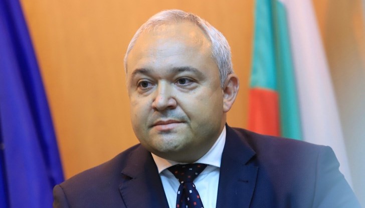 Например по договор, сключен за 18 млн, са възлагани работи за 320 млн