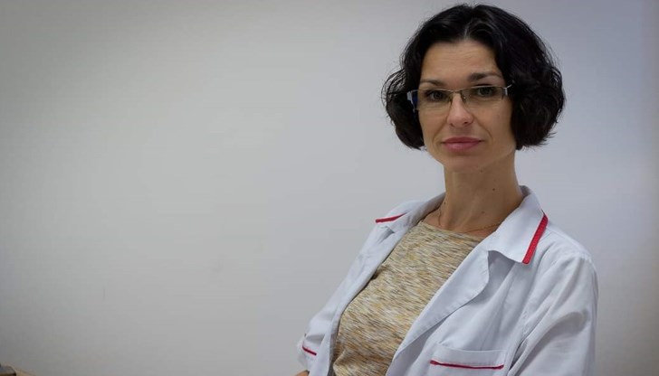 "Има моменти, в които се чувстваш безпомощен. Но това е първоначалната реакция. После идва осъзнаването, че така не си полезен на пациента и заедно търсим решение, и го намираме", казва психоложката за работата си с онкоболни "Има моменти, в които се чувстваш безпомощен. Но това е първоначалната реакция. После идва осъзнаването, че така не си полезен на пациента и заедно търсим решение, и го намираме", казва психоложката за работата си с онкоболни