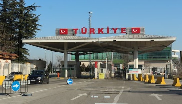 19-годишният младеж е издирван за убийство 19-годишният младеж е издирван за убийство