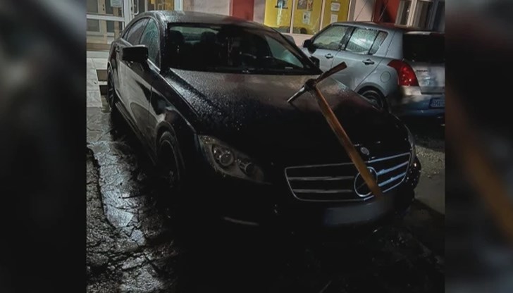 Автомобилът е на председателя на групата в общинския съвет във Варна – Николай Костадинов