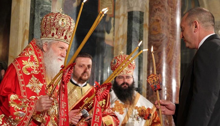 Румен Радев ще бъде в Патриаршеската катедрала „Св. Александър Невски” в 23:40 часа