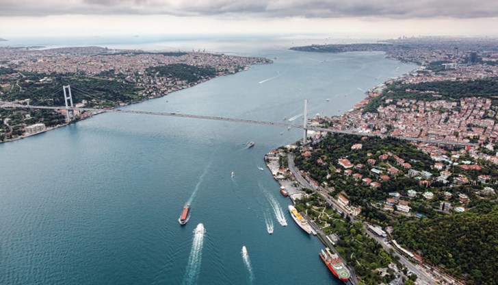 Засега не е известно кога ще бъде възстановен трафикът през Босфора Засега не е известно кога ще бъде възстановен трафикът през Босфора