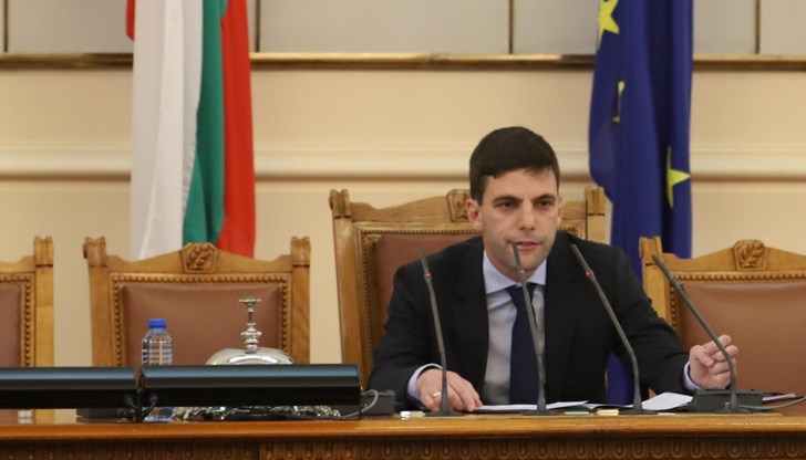 Засега България и Унгария са единствените държави членки на Европейския съюз и НАТО, които няма да отпуснат военна помощ на Украйна