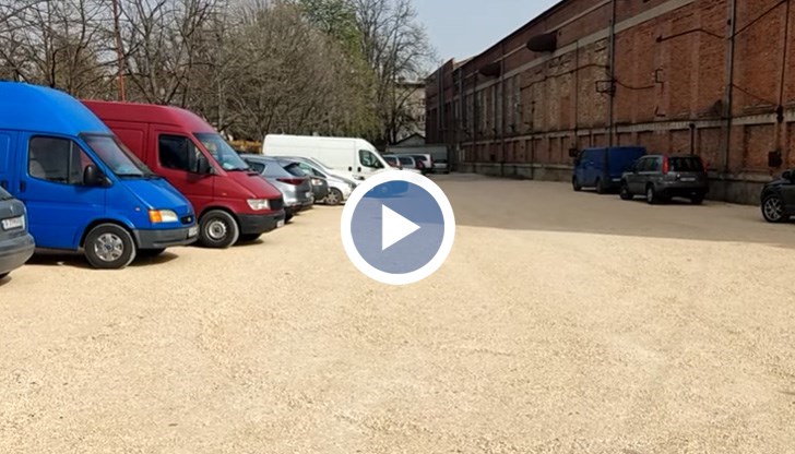 Без такса там паркират само хора, които са в договорни отношения с дружеството "Общински пазари"