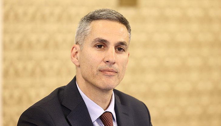 "Нека моят опонент сам да прецени дали иска да остави този толкова важен и отговорен избор в ръцете на опозицията", пише председателят на парламентарната група на "Продължаваме промяната"